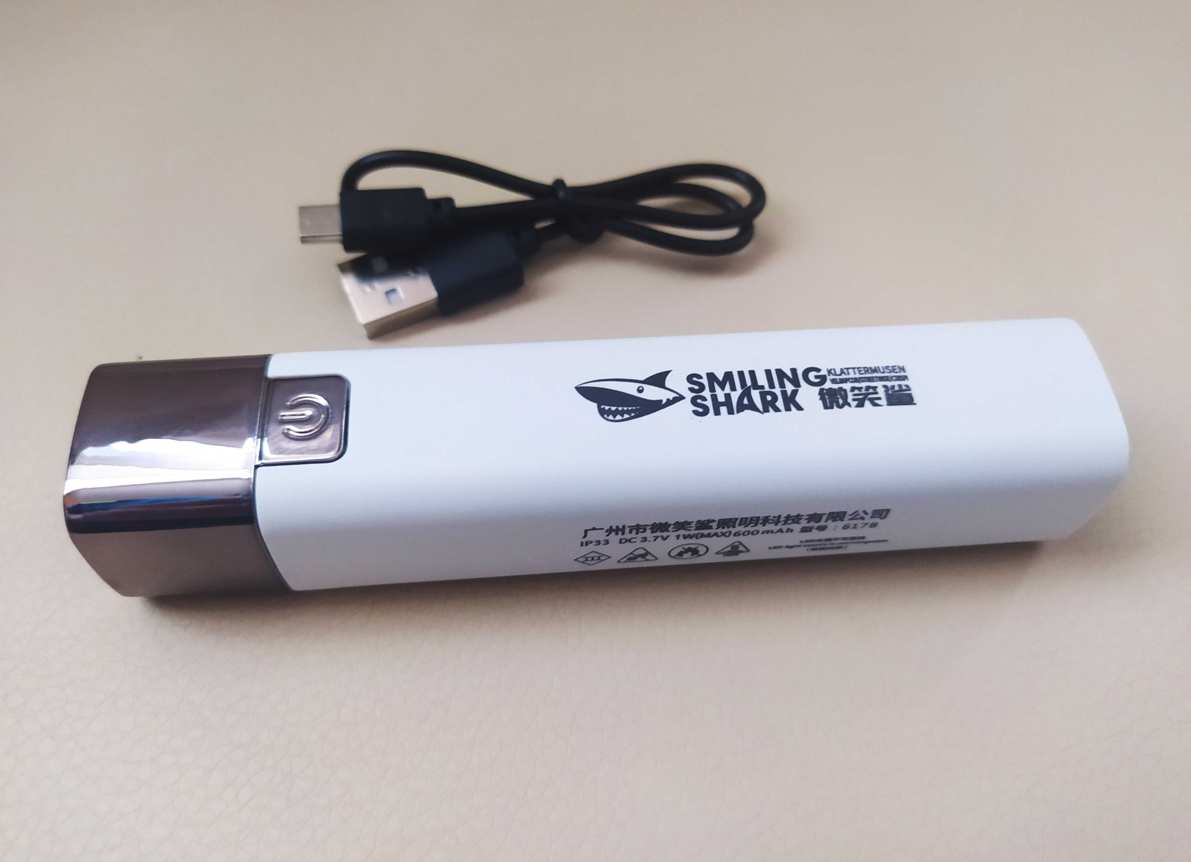 Фонарик на встроенном аккумуляторе, заряжается от USB и сети