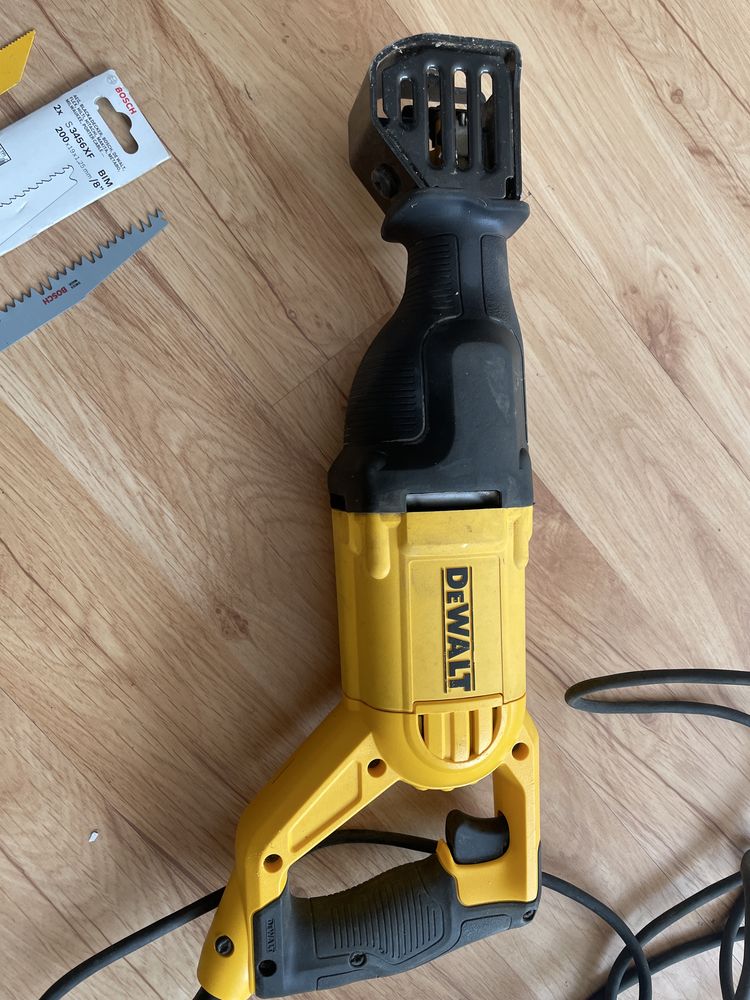 Pila szablasta dewalt dwe305 qs