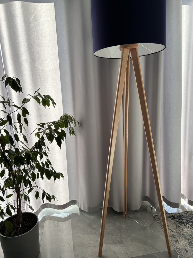 Lampa z abażurem granatowym