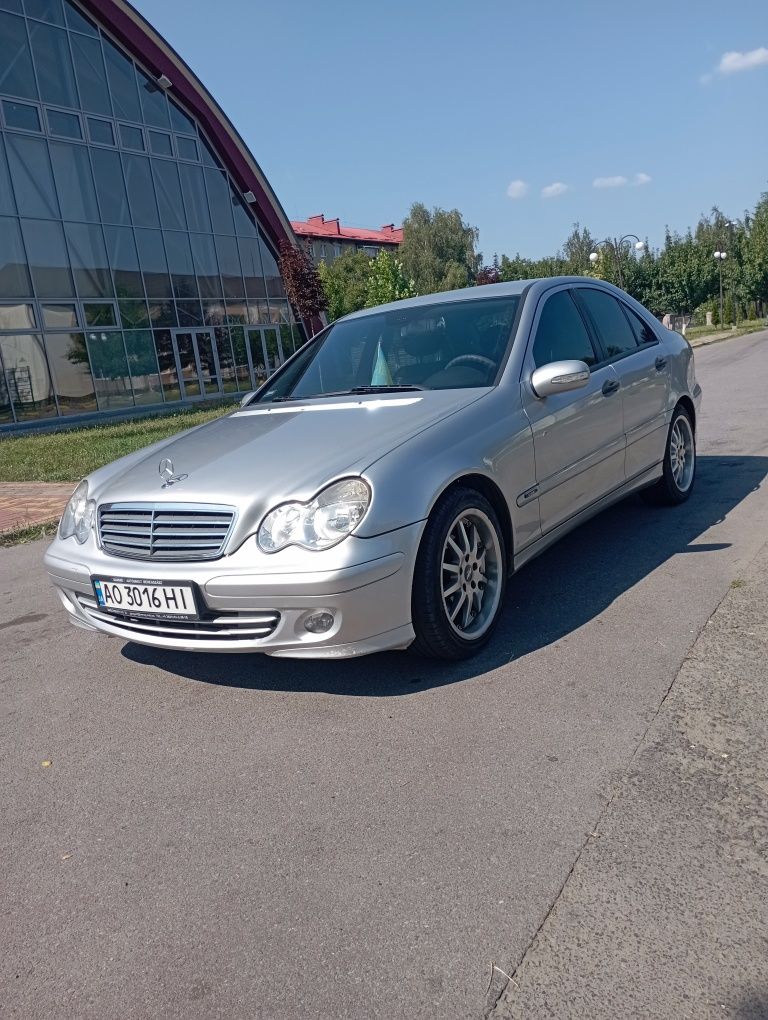Автомобіль  Mercedes -Benz компресор 1.8