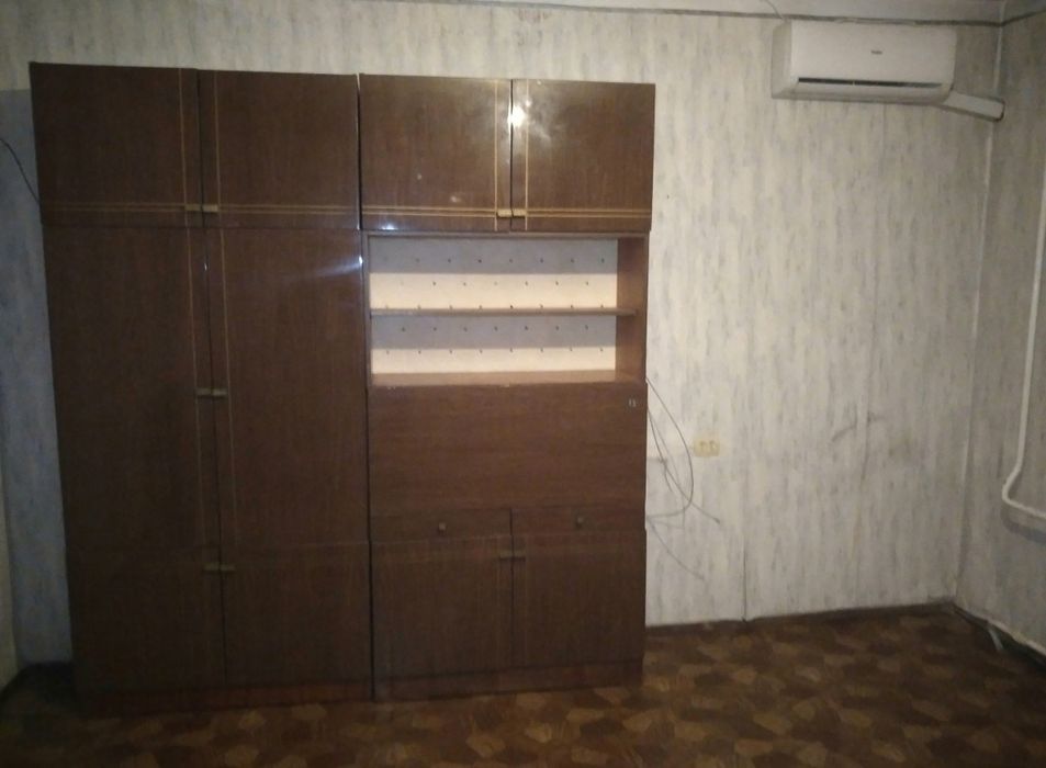 4 кімнатна.Кімнати роздільні.Сотовий проект.4 лоджіі. ГАЗ.Загальна 85м