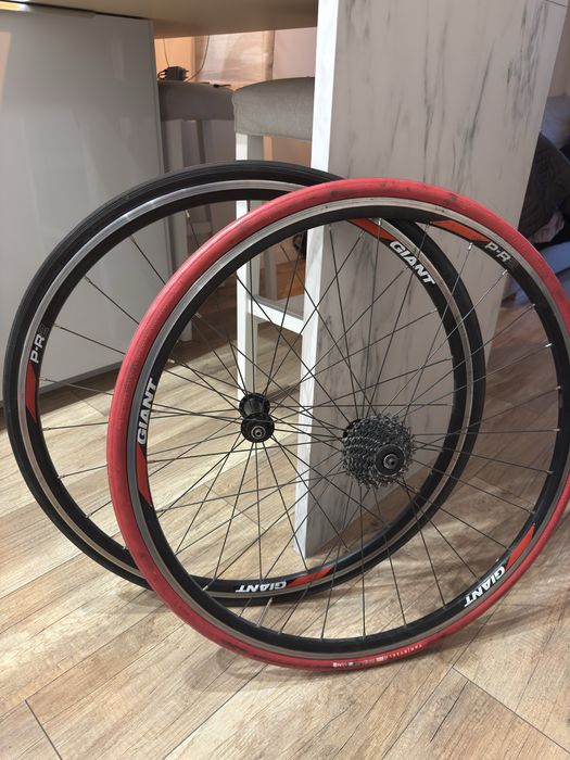 Trenażer rowerowy + komplet kół z oponami i kasetą 8rz, stan bdb!