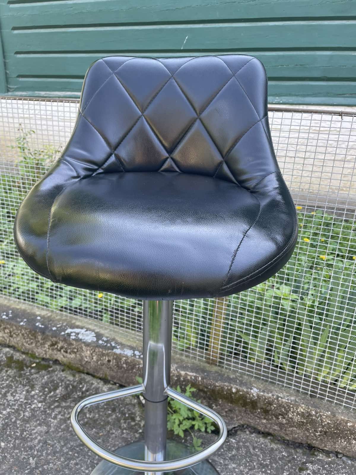 Крісло барне в чорному кольорі