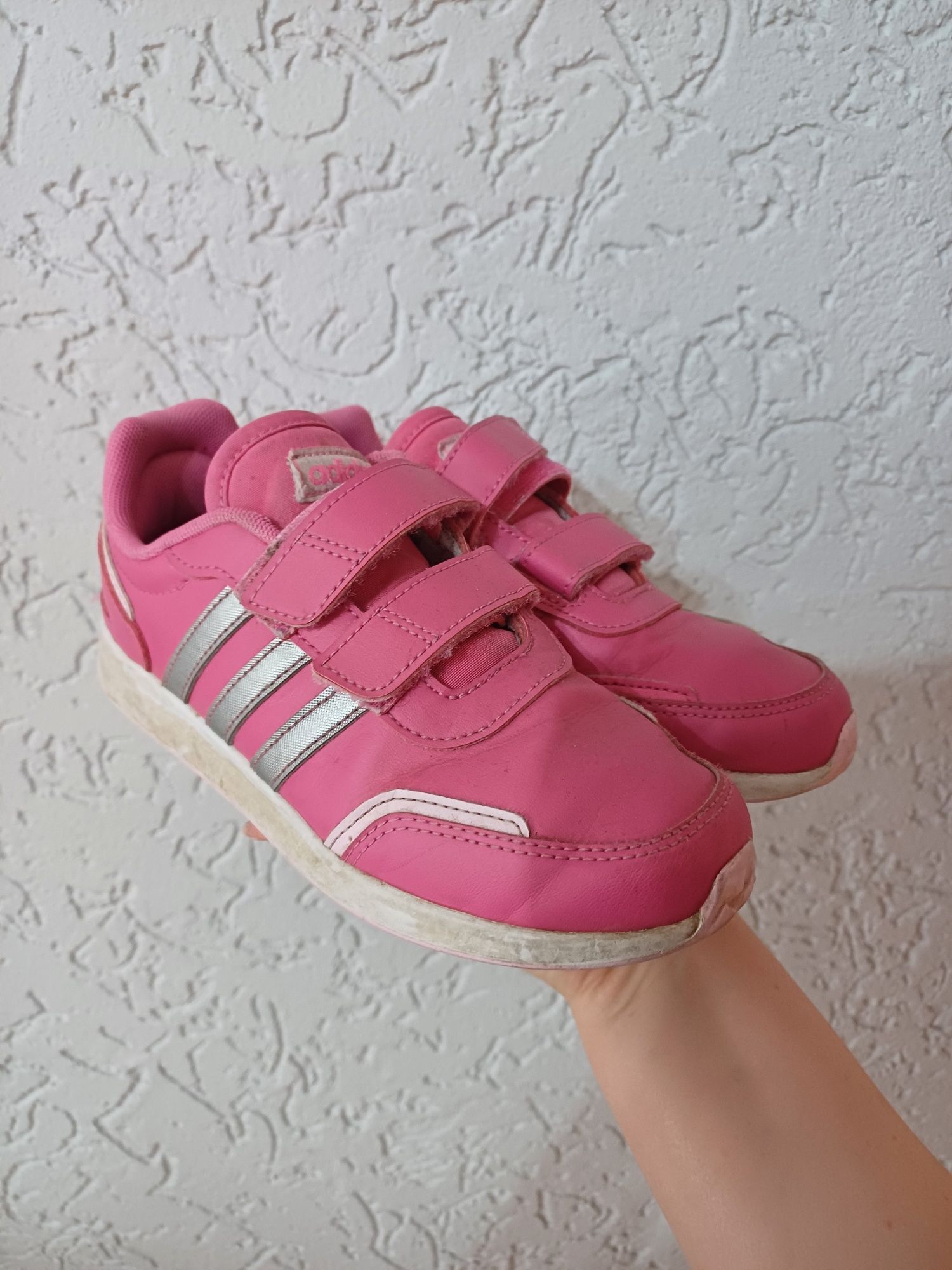 Buty adidas r.33 różowe dla dziewczynki, sportowe