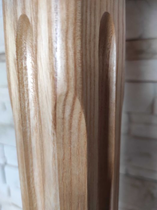 Stolik kolumienkowy pod dekorację