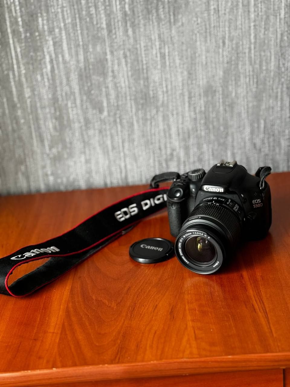 Продаж Фотоапарат EOS 550D 18-55 IS Kit Black