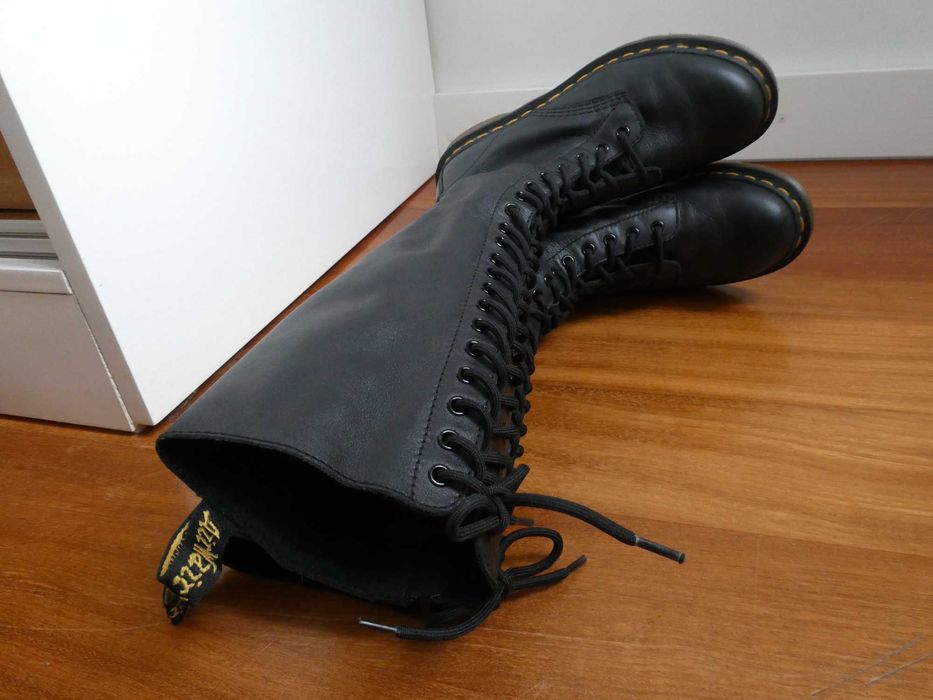 Botas Dr. Martens Altas (20 Furos) - Impecáveis! Usadas 1 Única Vez