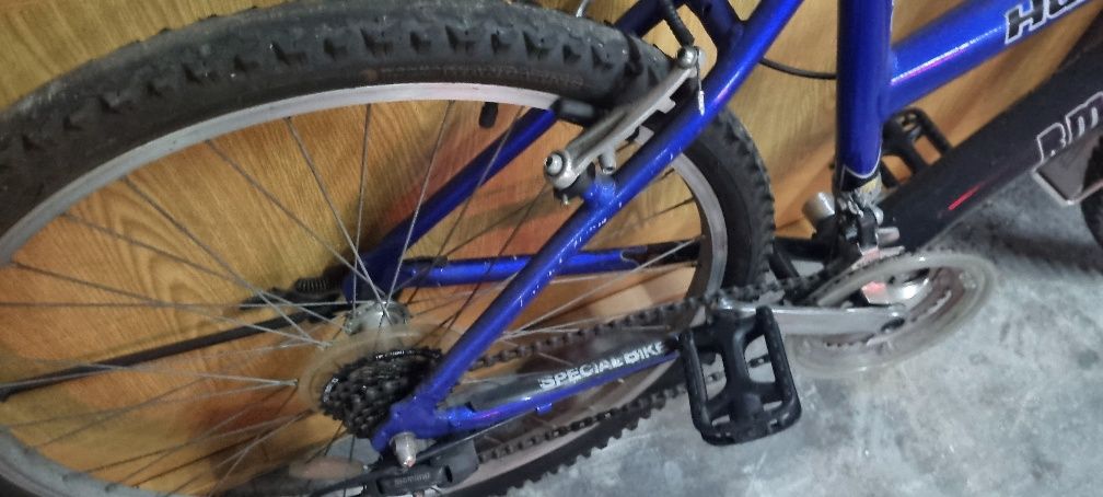 Bicicleta azul metalizado
