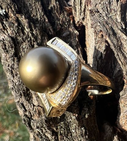 Золотое кольцо с бриллиантами и жемчуг майорка