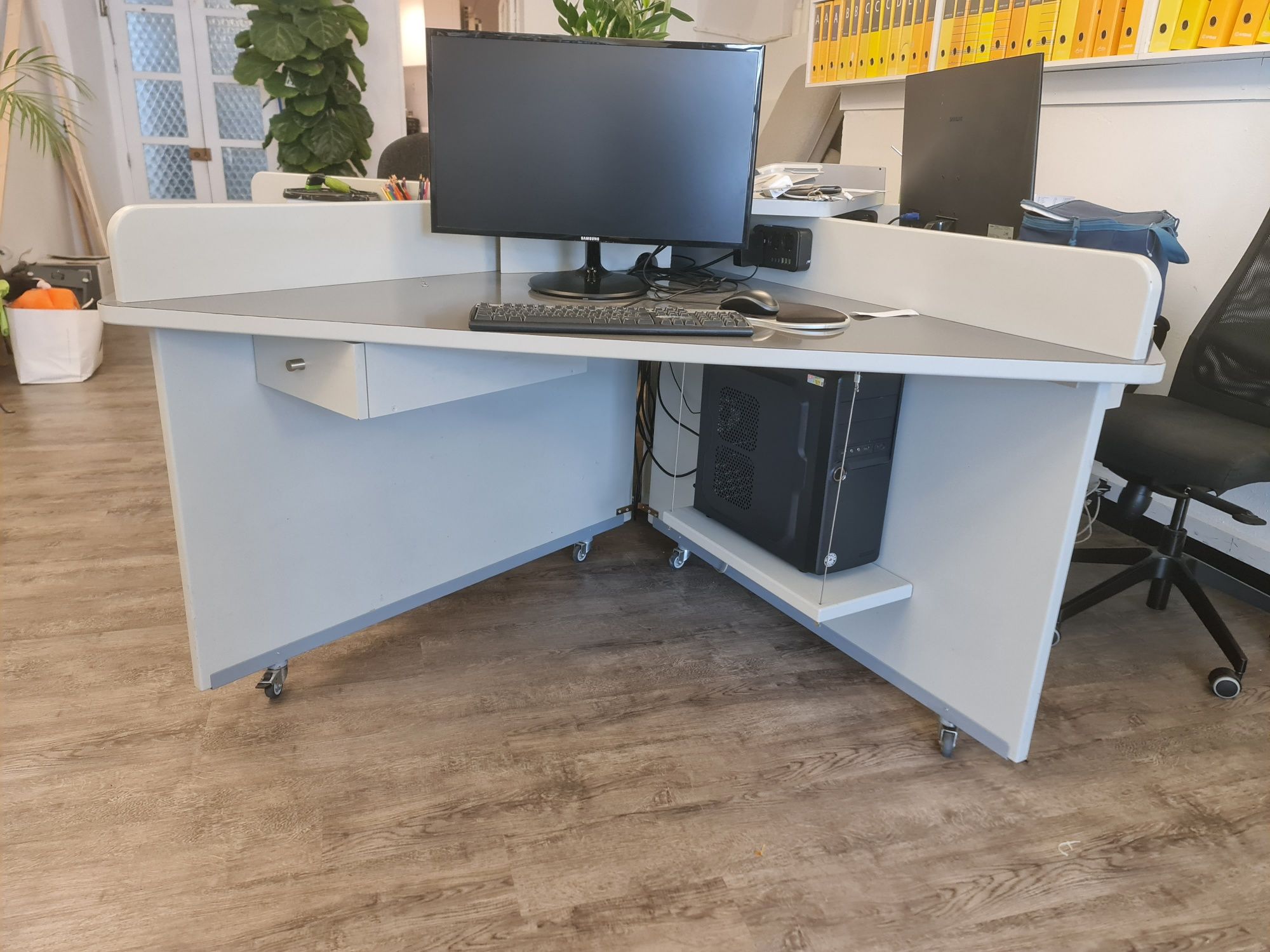 Mesa escritorio pentagonal