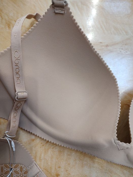 Базовий безшовний бюстгальтер Obrana від Anabel arto