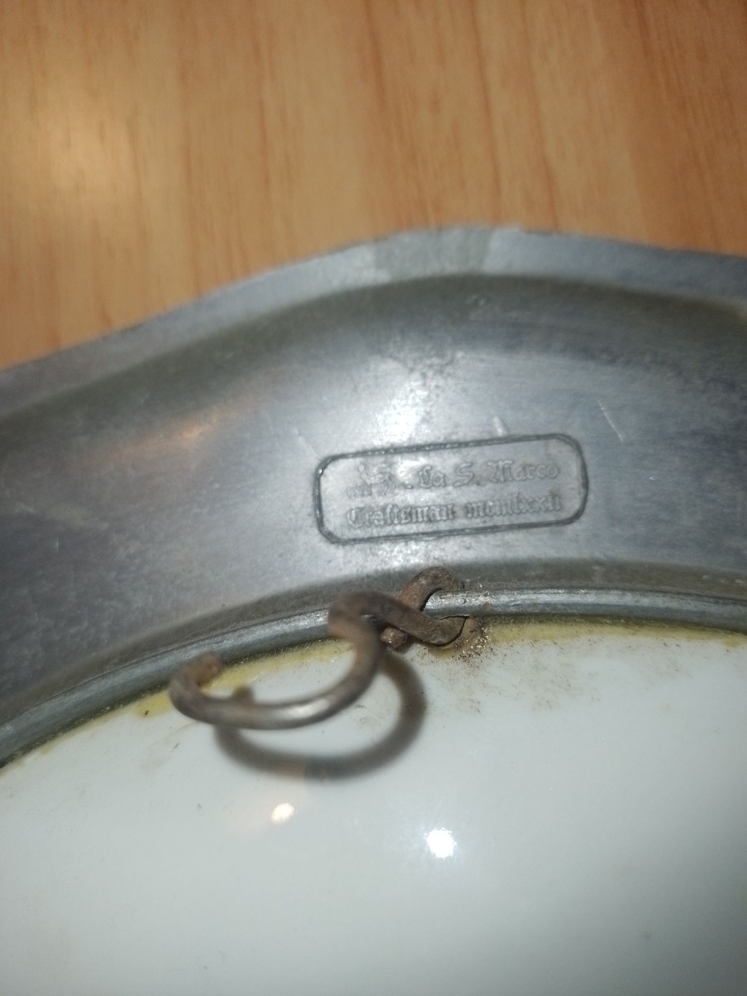 Prato em porcelana com monture em estanho