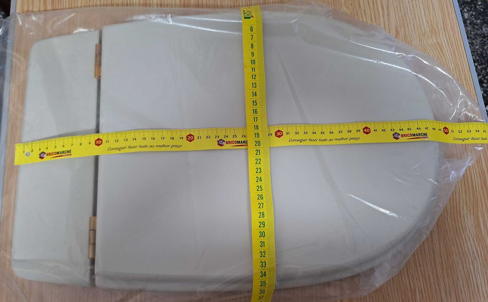 Tampa de Sanita  "Gusnor" em madeira lacada - Tema - Almond-Dourado