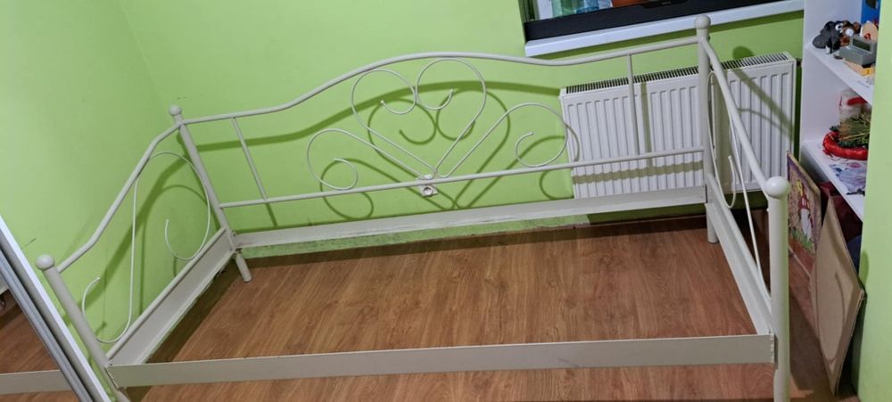 Sprzedam łóżko dziewczęce