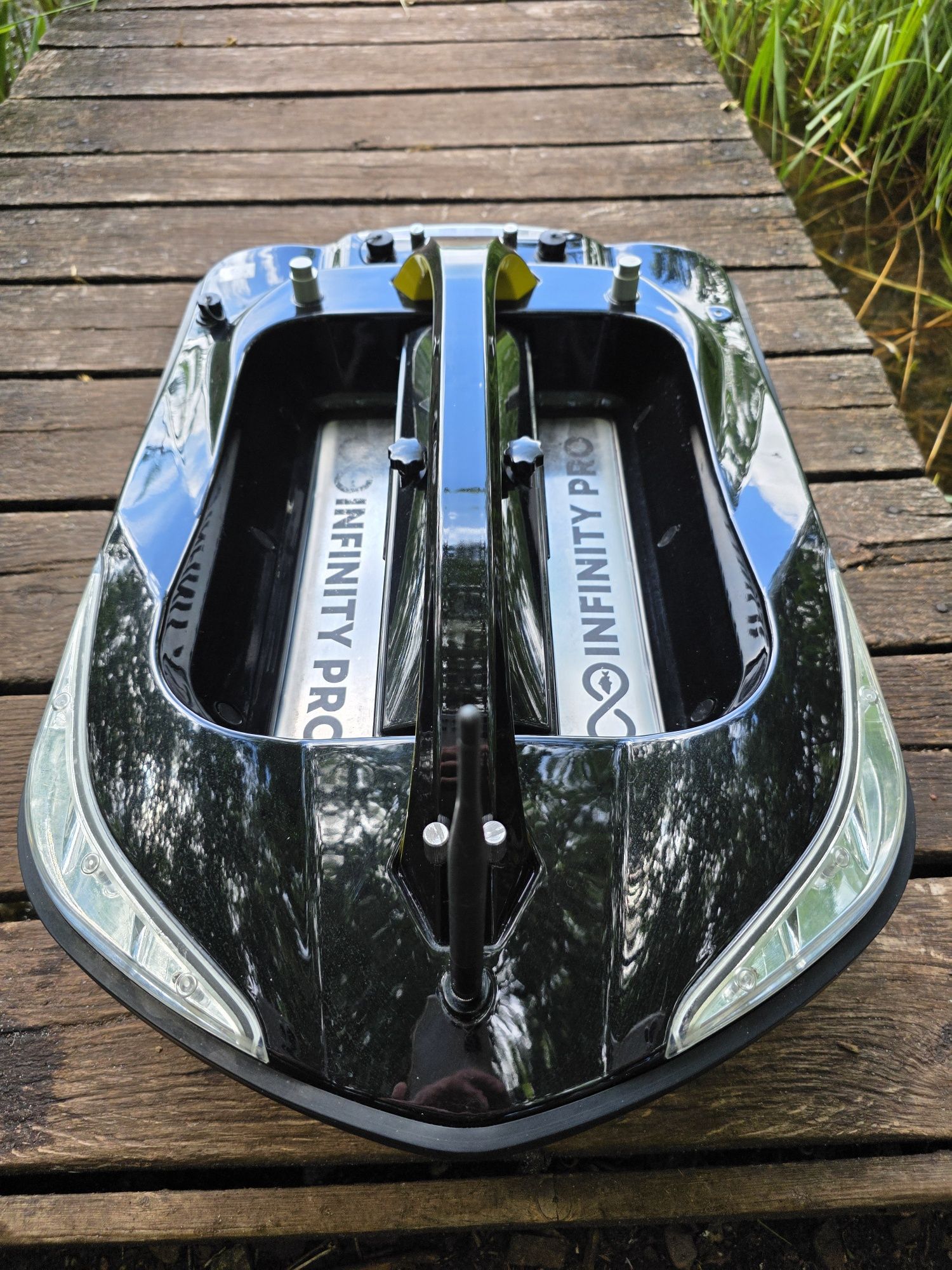 Łódka zanętowa INFINITY PRO 2.0