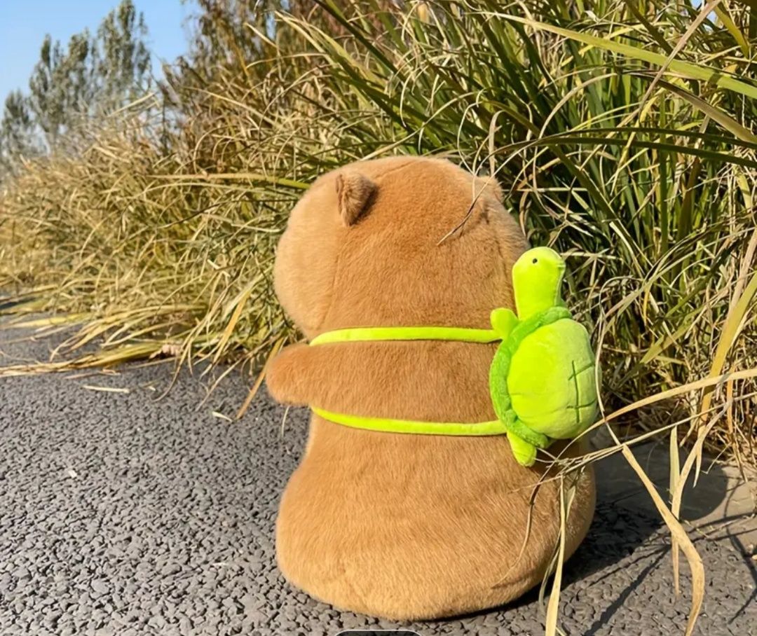 Peluche Capivara com mochila