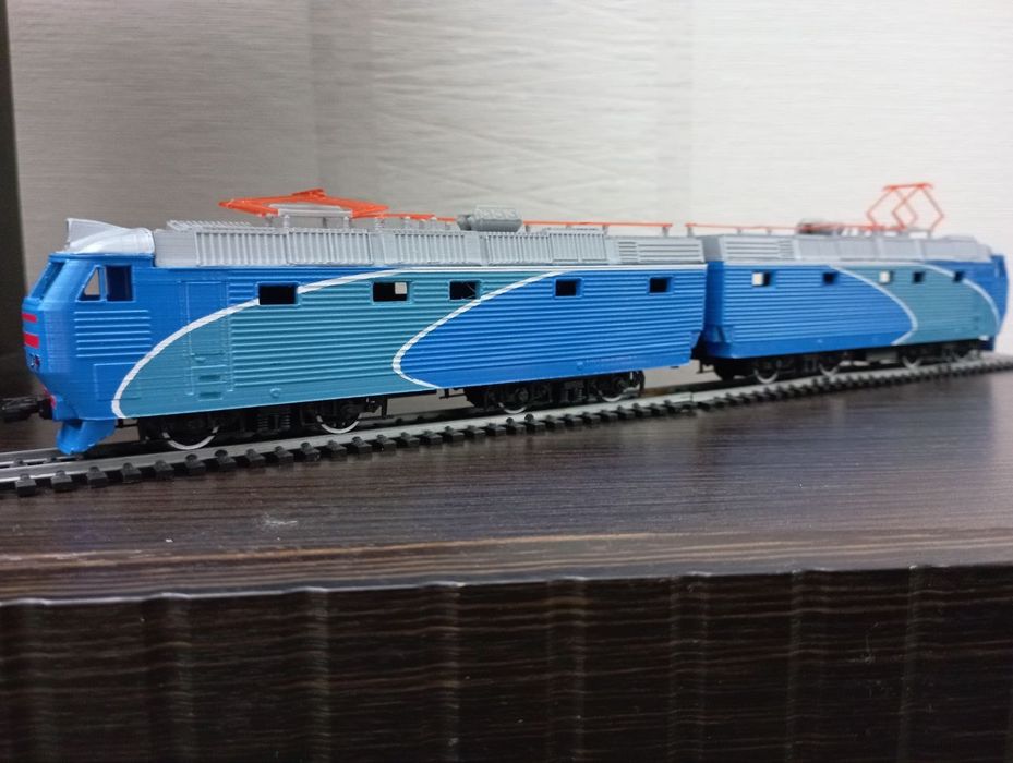 Модель электровоза ЧС7 1/87 h0