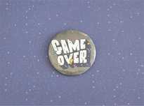 Przypinka pin retro "Game Over"
