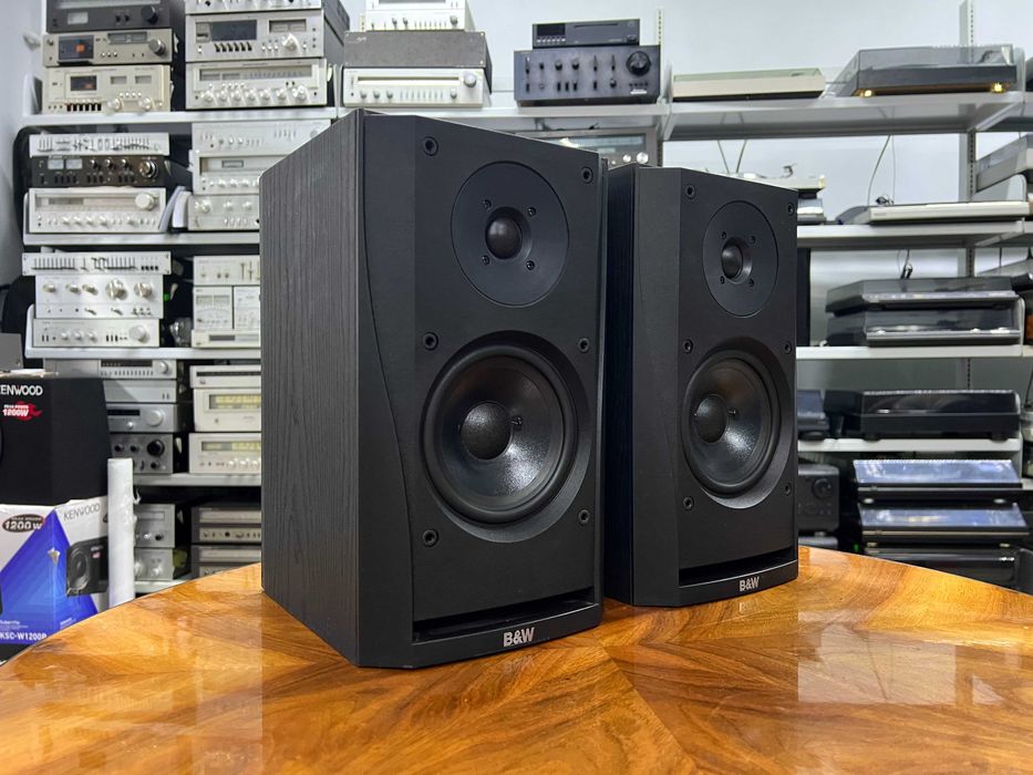 Kolumny podstawkowe B&W DM302 Audio Room