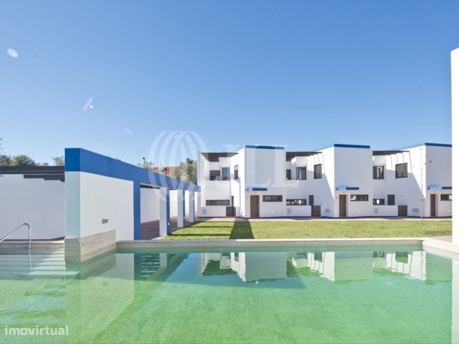 Moradia T3 com piscina e garagem, no Cercal do Alentejo