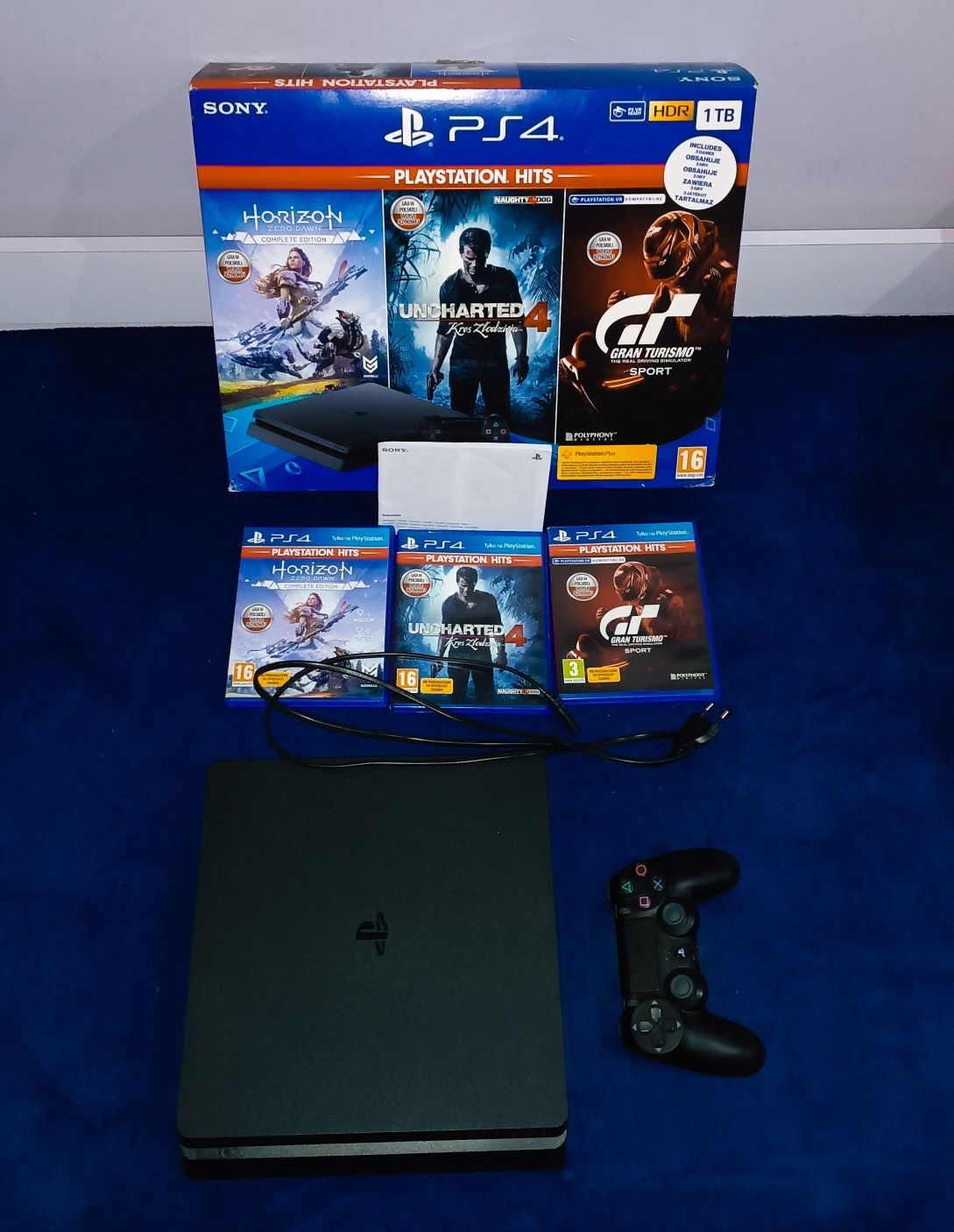 PlayStation 4 slim 1 TB + kontroler + okablowanie+6 gier