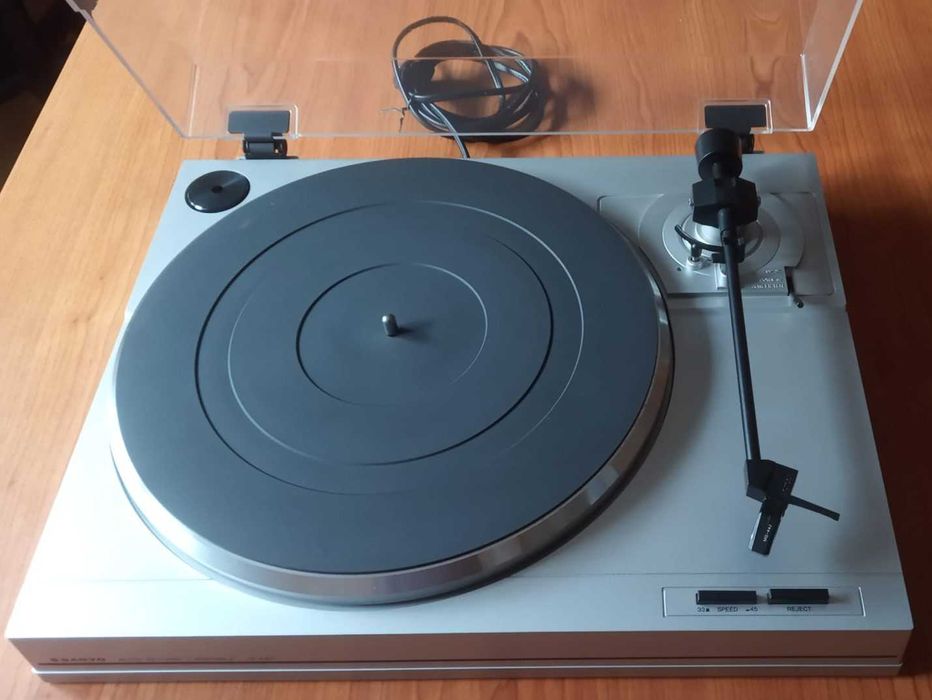 Gira-Discos Sanyo TP240