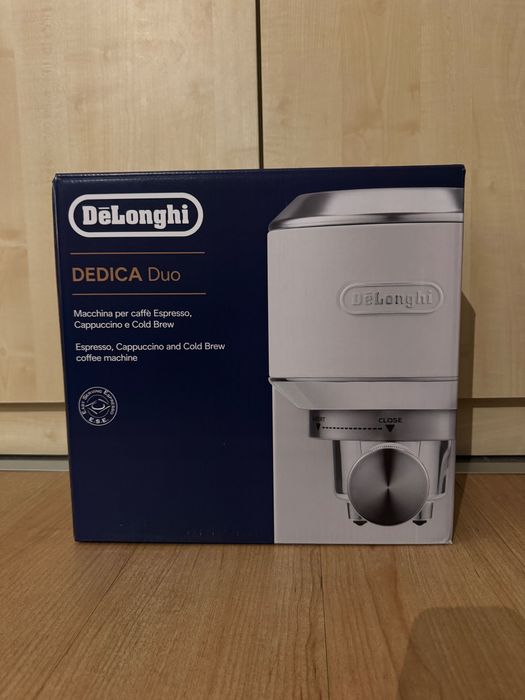 Máquina Café expresso DELONGHI dedica duo ec890.m NOVA/EMBALADA