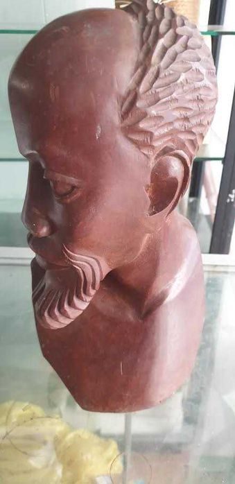 Escultura africana em madeira