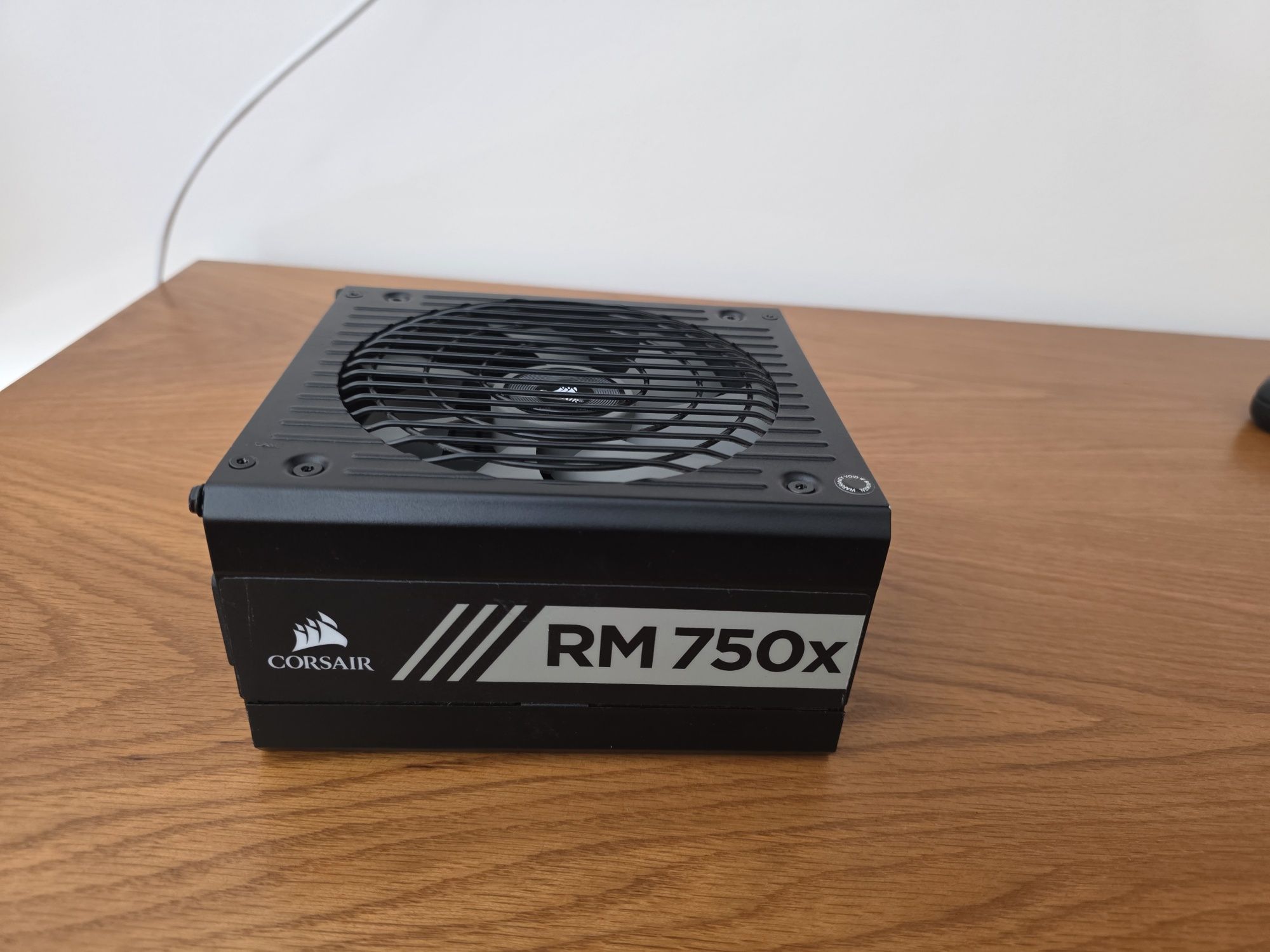 Fonte de alimentação rm750 x