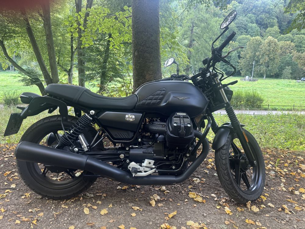 Moto Guzzi v7 STONE black matt 7500 przebieg z NIEMIEC