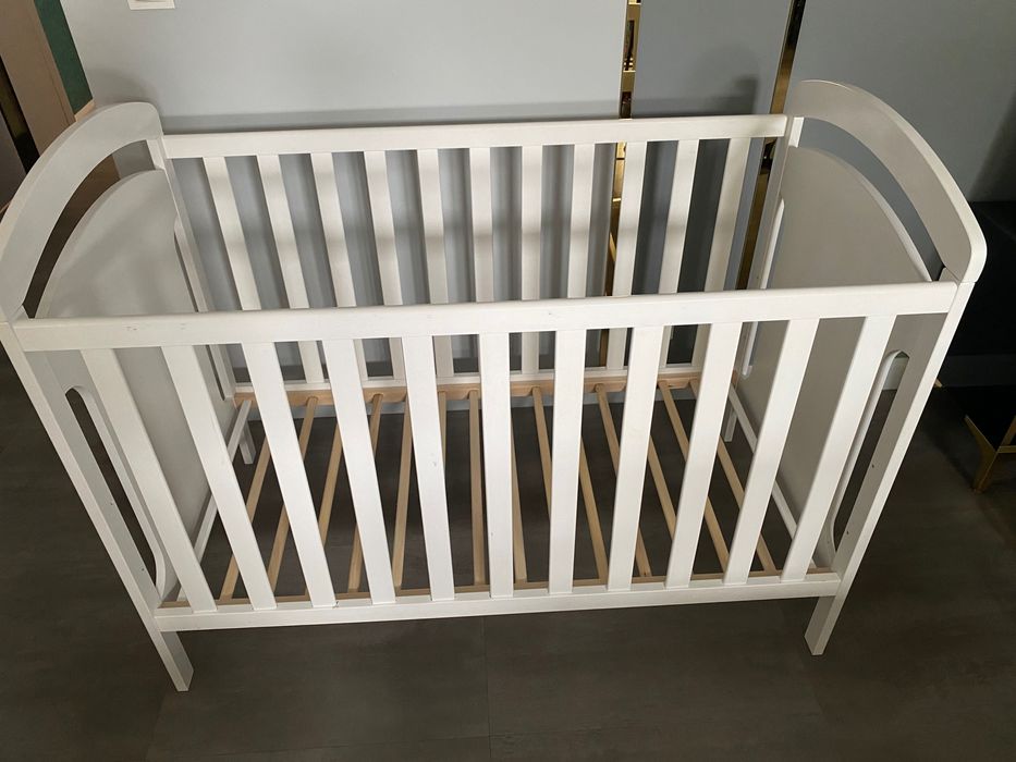 Łóżeczko niemowlęce białe 120x60 z materacem