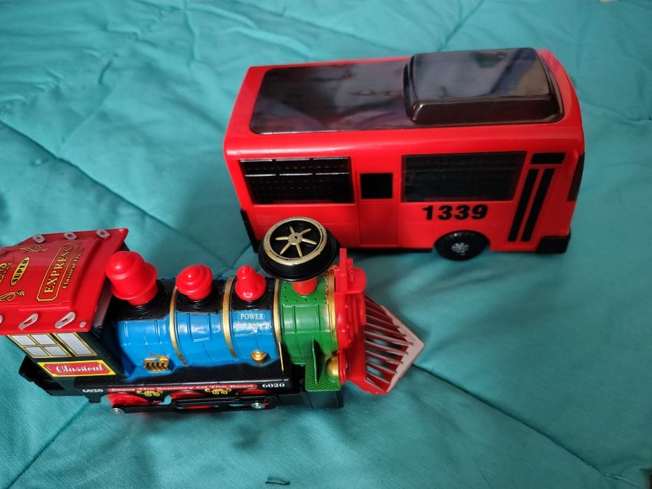 автобус і поїзд,рухливі