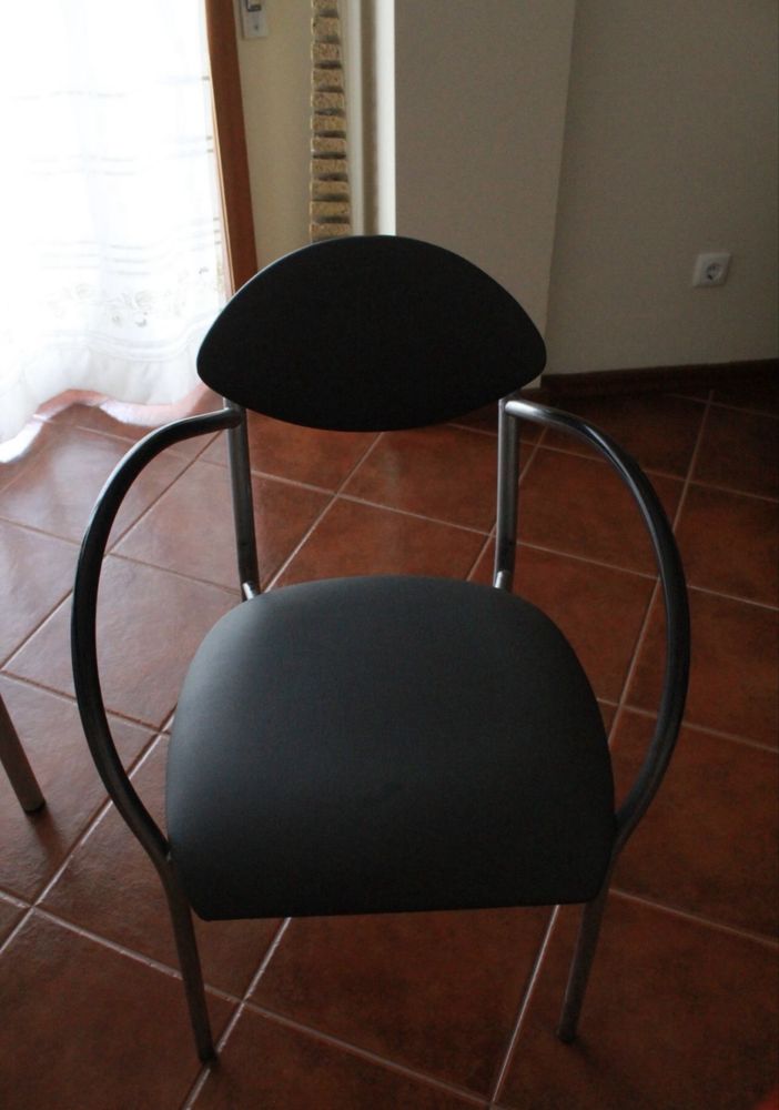 Mesa com 4 cadeiras