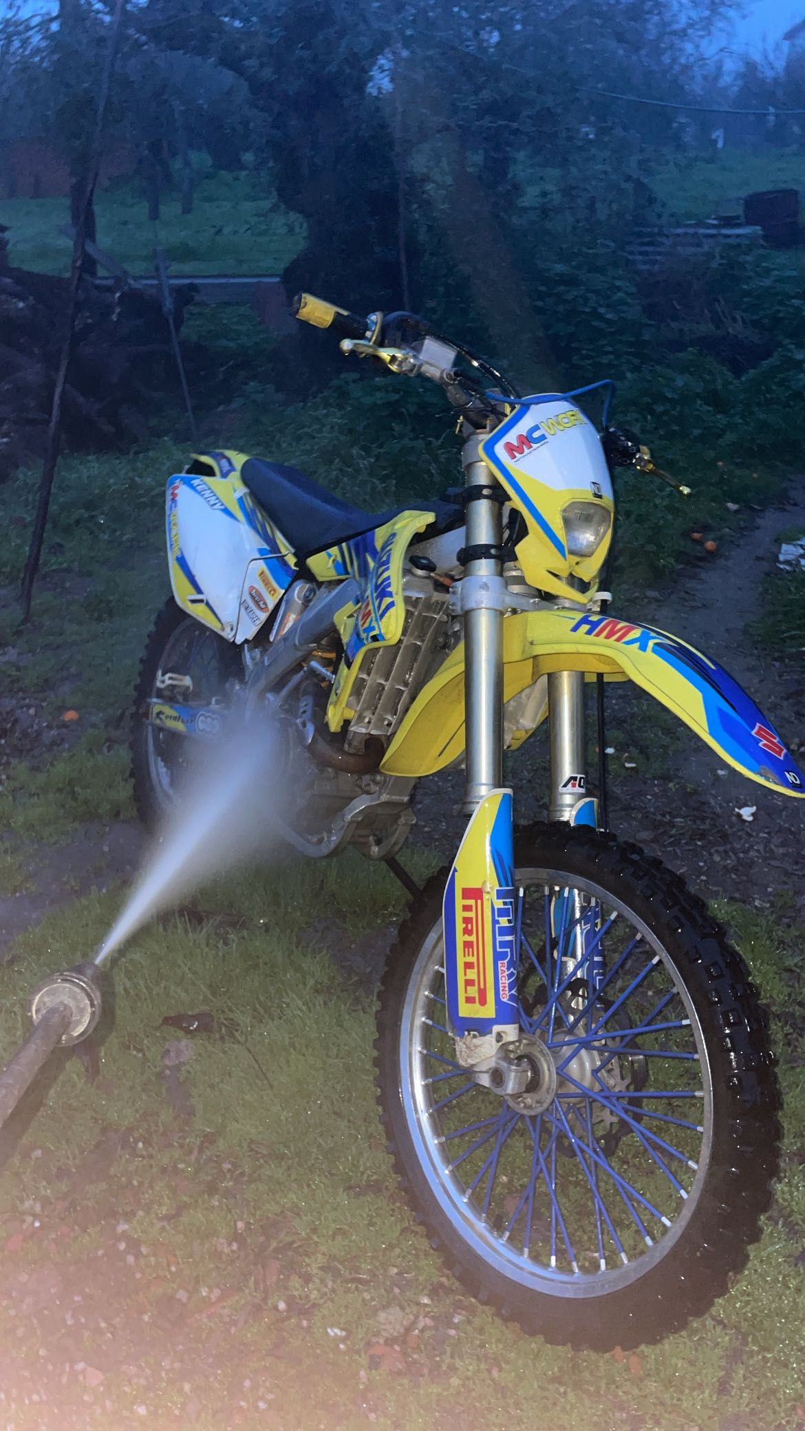 Vendo mota suzuki Rmz 250