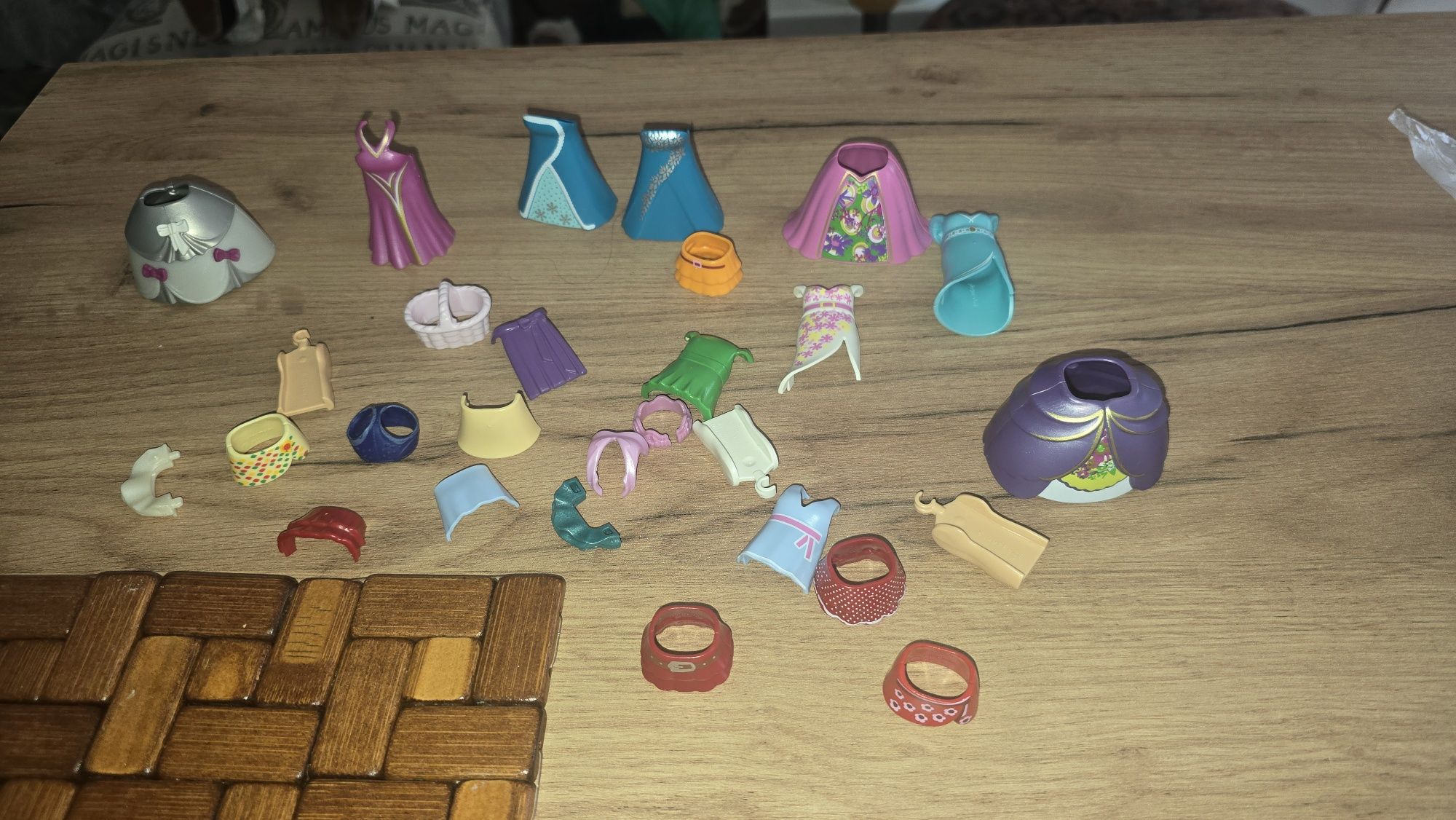 Zestaw playmobil ubrania sukienki itp