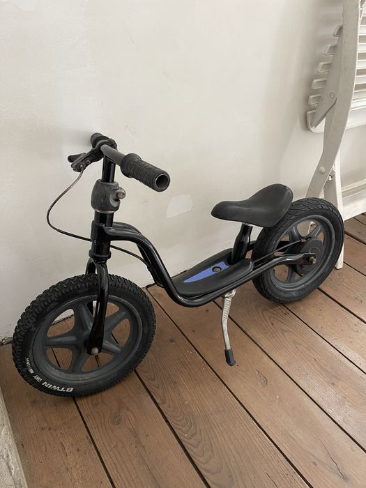 Bicicleta de equilibrio com travao