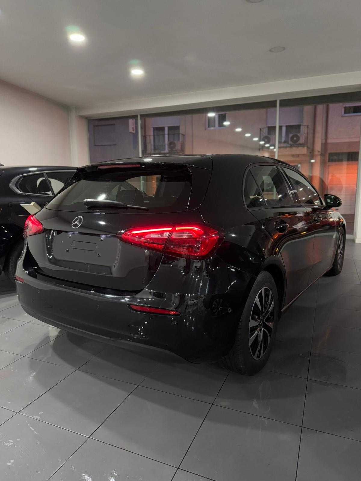 MERCEDES-BENZ A180d (Só com 71 059 km)