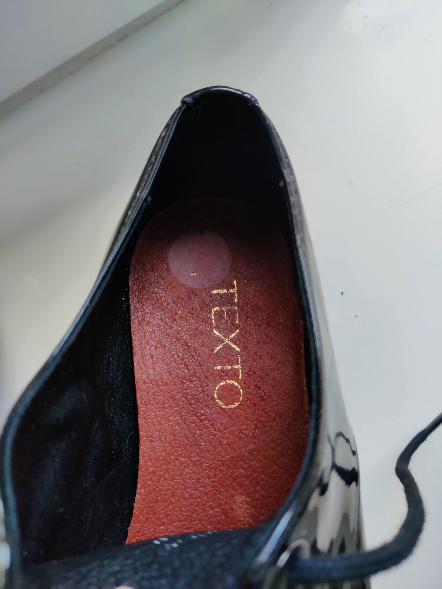 Oxfordy lakierowane sznurowane 37