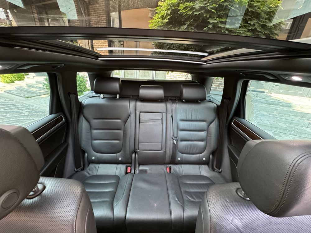 Свіжопригнаний Volkswagen touareg Fl з  історією обсл на оф сервісі.