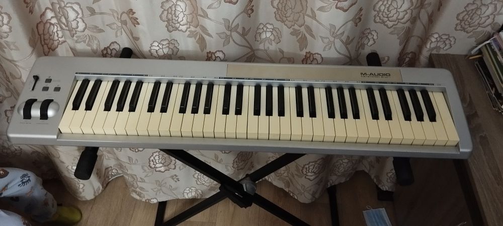 Міді контролер M-Audio