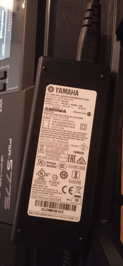 Keyboard YAMAHA PSR-775 *OPIS*