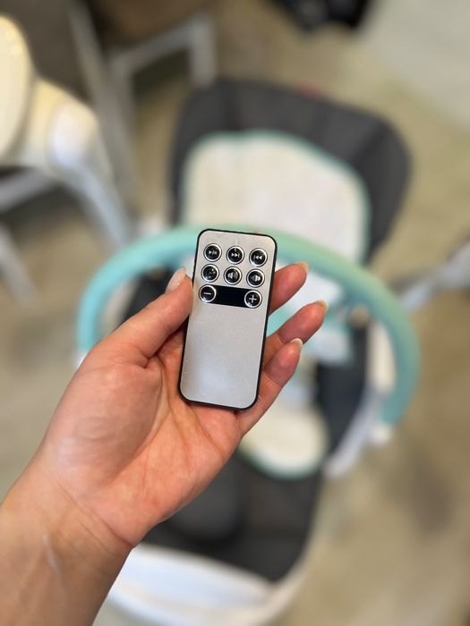 Продам стільчик для годування+гойдалка Carello triumph