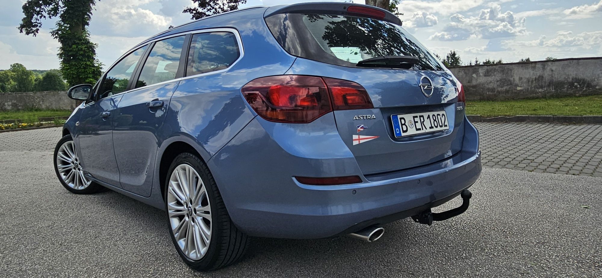 OPEL ASTRA J 2010 R 1.4 T Benzyna.Navi.Pdc.BiXenon.Sportsize.Serwis
