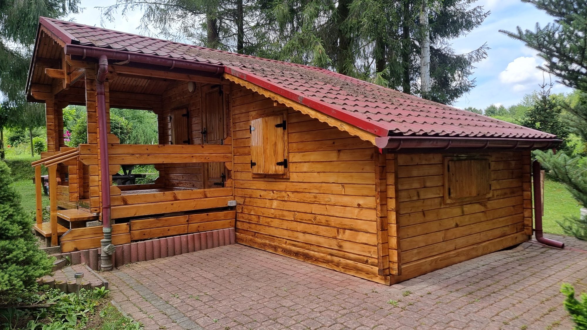 Wycinka drzew. Malowanie domków itp.