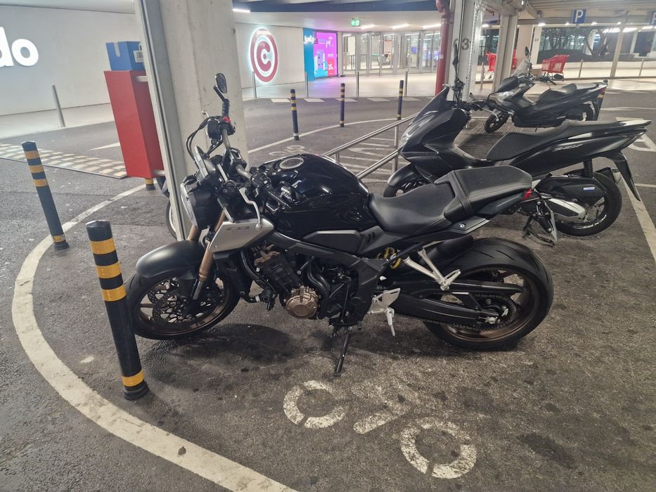 CB650R 2019  com 24.500km