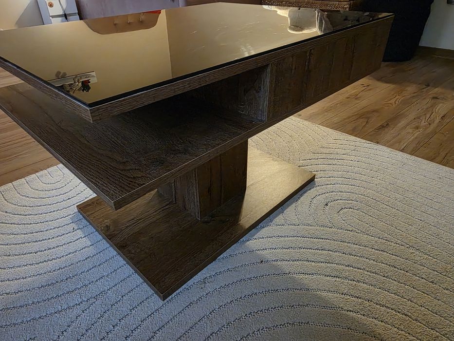 Stolik ze szklanym blatem