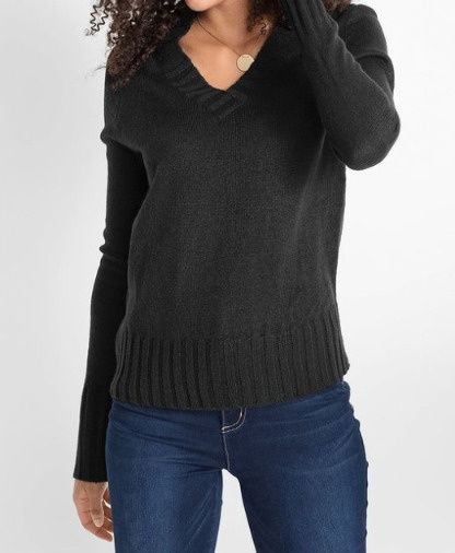 B.P.C czarny sweterek w serek r.44/46