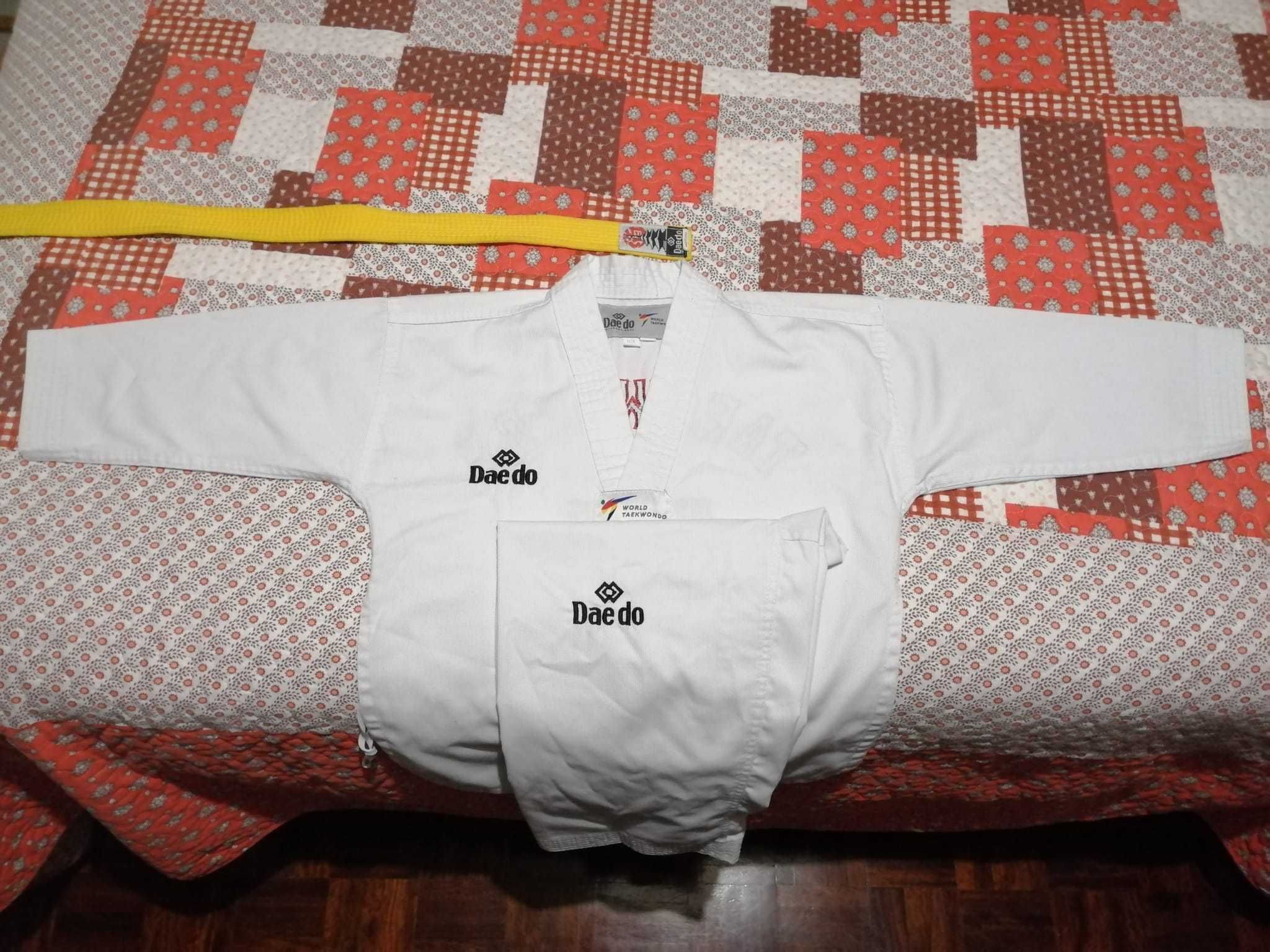 Dobok criança da marca Dae Do - Taekwondo - 120cm - Bom estado