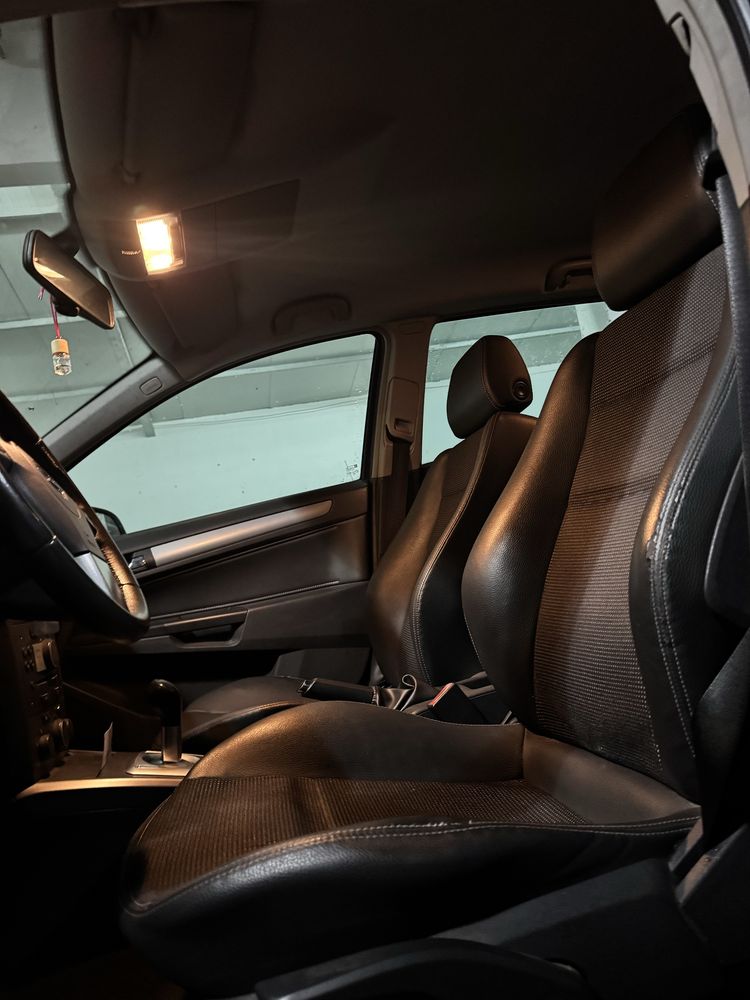 Opel Astra H 1.6i Cosmo Automatico