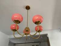 Lampa sufitowa retro - 5 kloszy w kolorze różowym